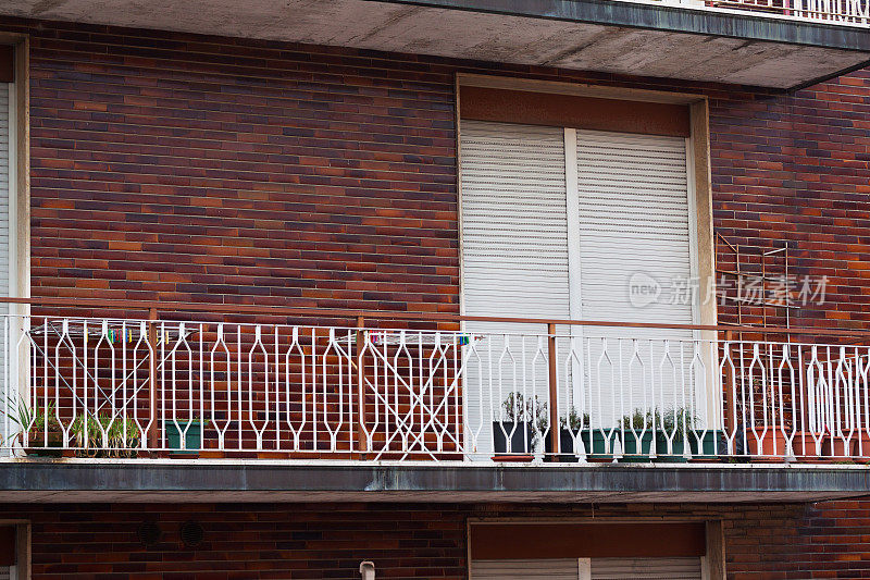 贝加莫巴萨城(Citta Bassa)的封闭式窗户和阳台